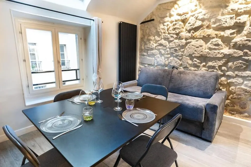 Appartement Place Des Vosges, Marais Bastille Paris
