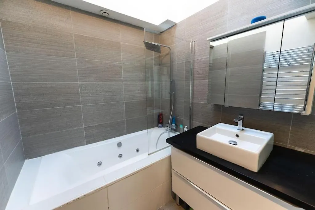 Appartement Place Des Vosges, Marais Bastille Paris