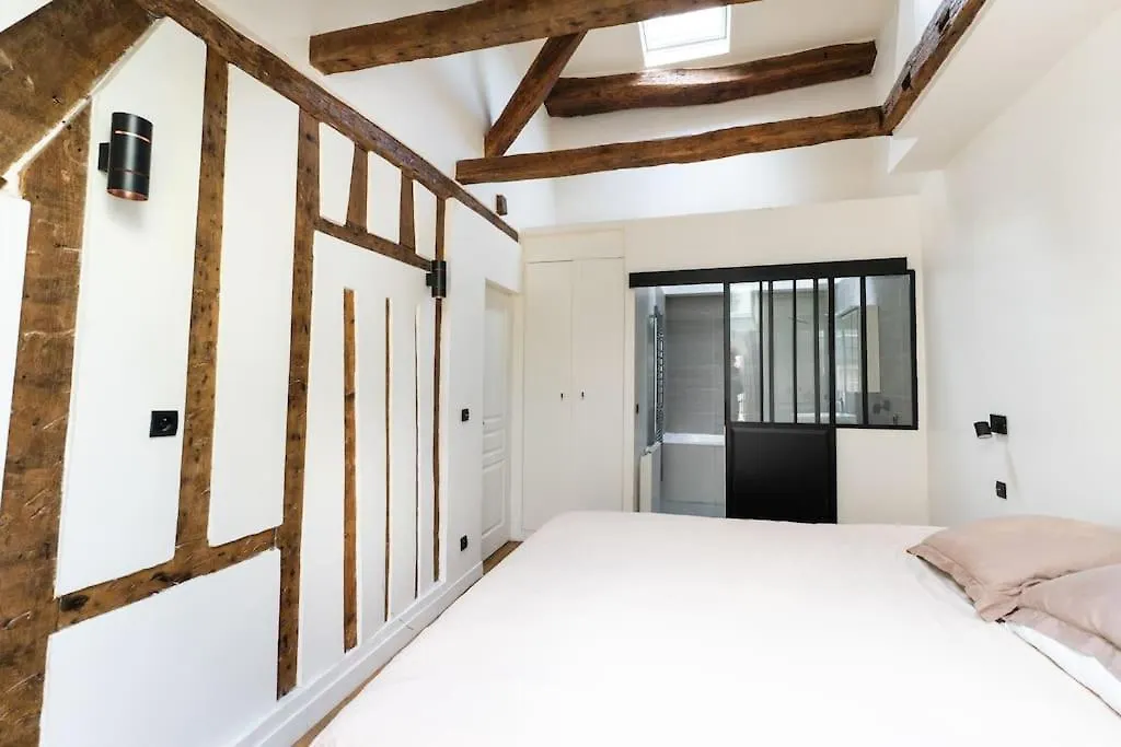 Appartement Place Des Vosges, Marais Bastille Paris